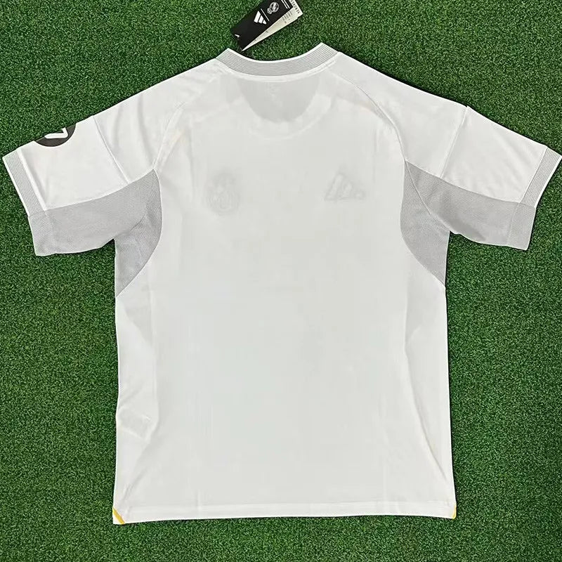 Camiseta Real Madrid Local 25/26 – Versión 1:1 para Aficionados