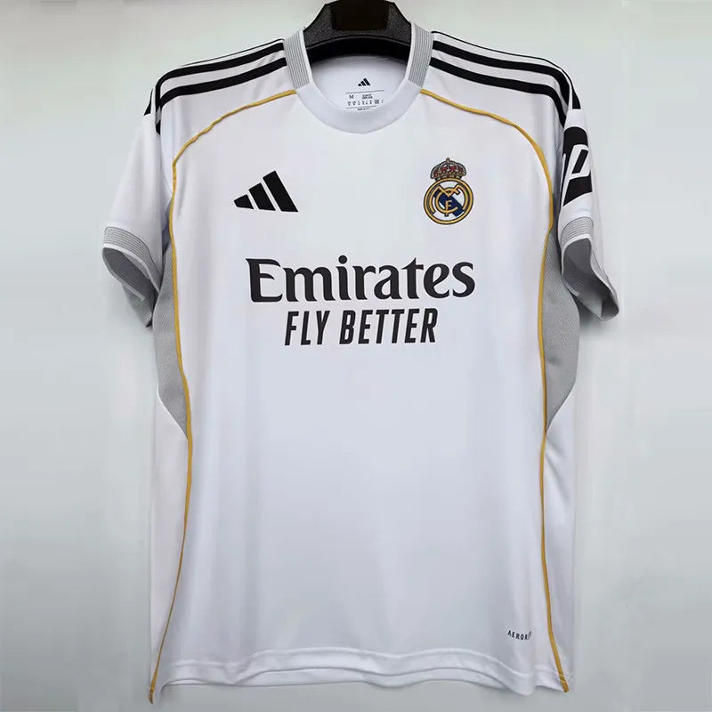 Camiseta Real Madrid Local 25/26 – Versión 1:1 para Aficionados