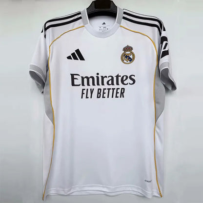 Camiseta Real Madrid Local 25/26 – Versión 1:1 para Aficionados