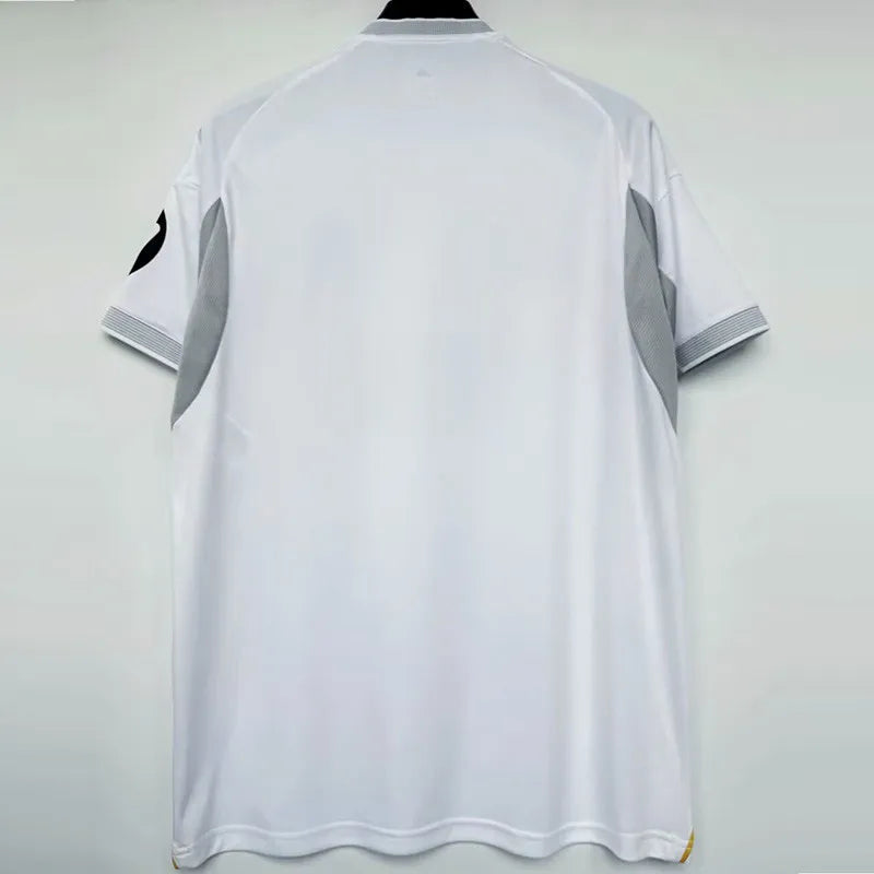 Camiseta Real Madrid Local 25/26 – Versión 1:1 para Aficionados